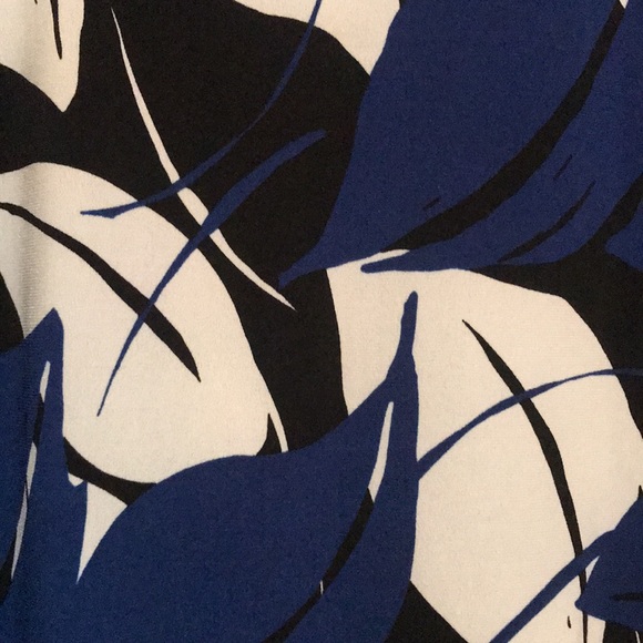 Bold Print Dress - Picture 2 of 5